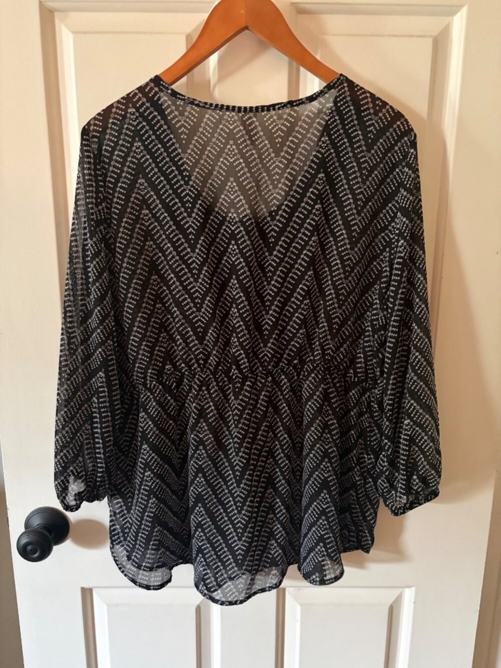 Women's No Boundaries Chevron Tunic Size 2X Lace and Tie-front Neckline - Picture 7 of 8